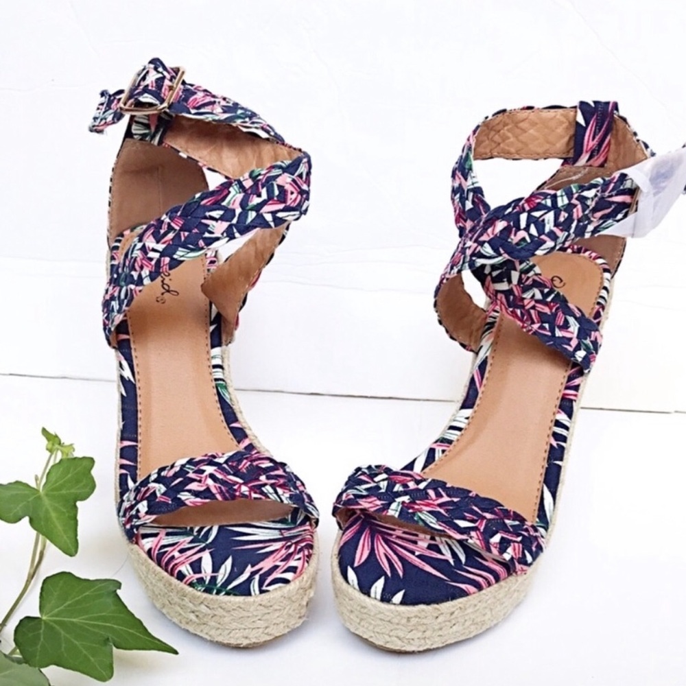 ✨Tropical Leaf Jute Wedges✨ NWOB